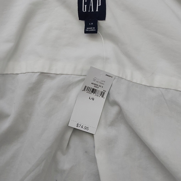 NWT gap top - Picture 2 of 3